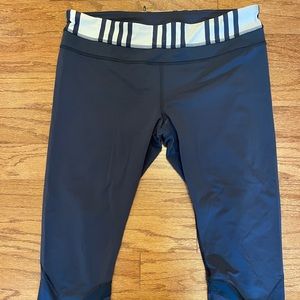 Lululemon cropped navy leggings